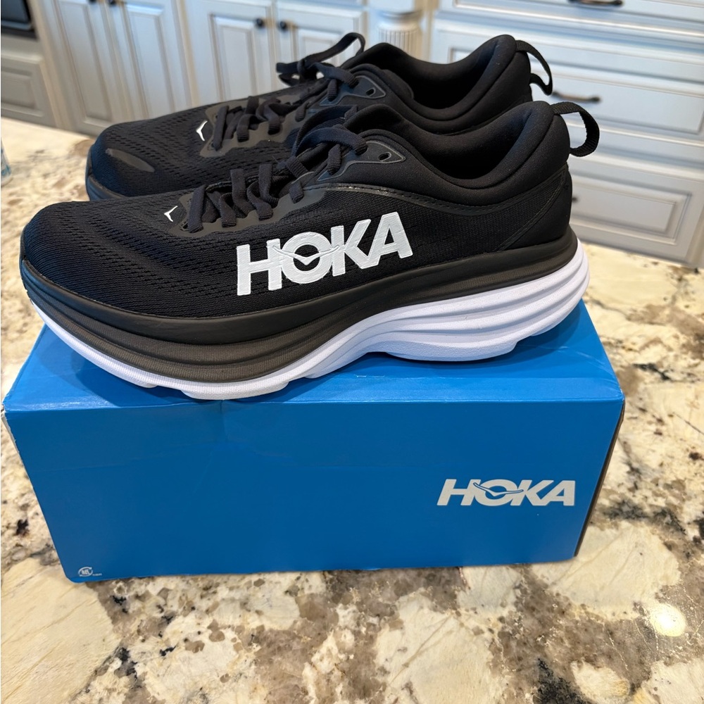 NEW in Box! Women’s Hoka Bondi Size 8